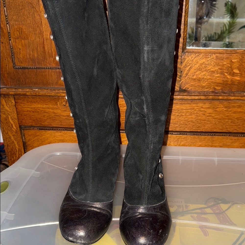 Leather and suede high boots by Nana.